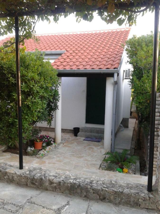 Apartment Milka Petrčane Exterior foto